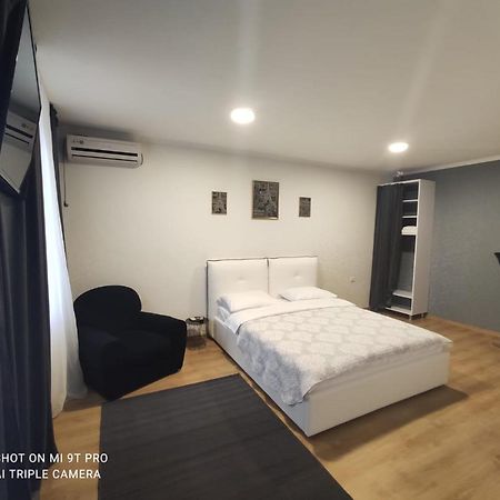 Studio In The Center Apartment คีชีเนา ภายนอก รูปภาพ