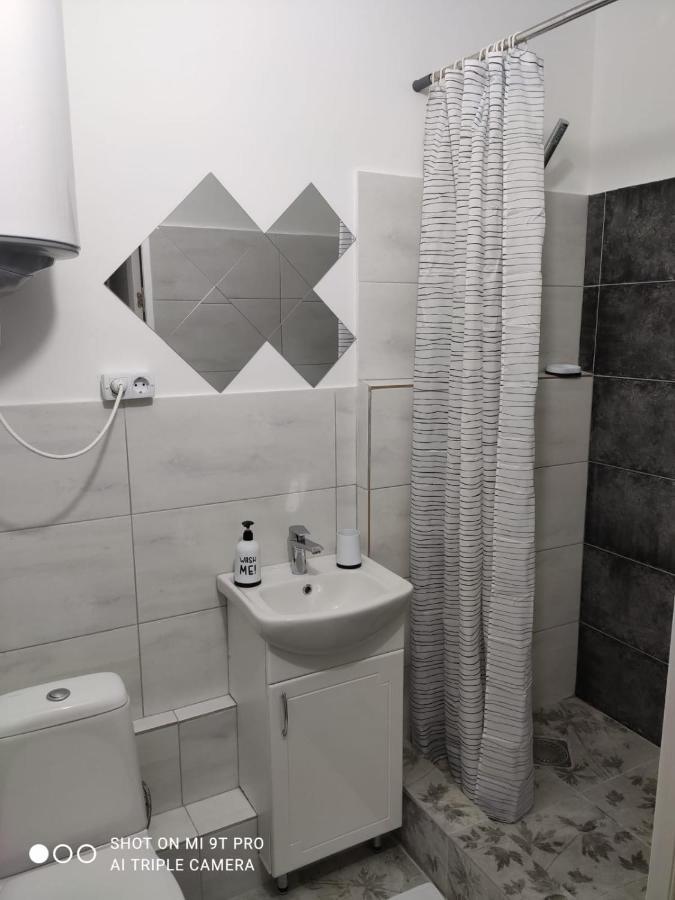 Studio In The Center Apartment คีชีเนา ภายนอก รูปภาพ