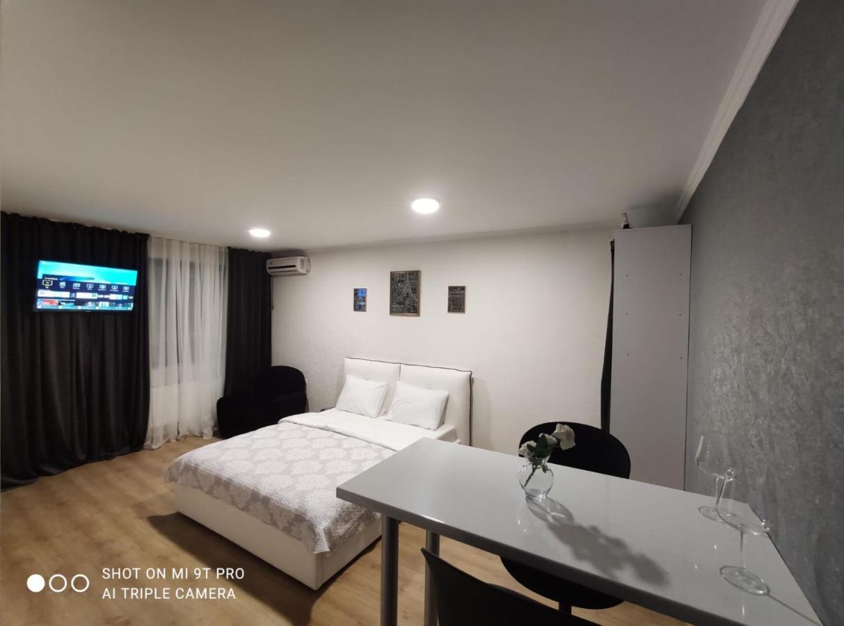 Studio In The Center Apartment คีชีเนา ภายนอก รูปภาพ